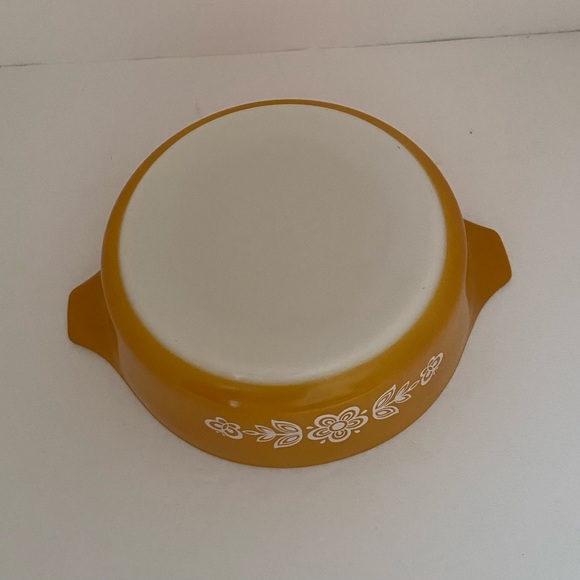 Vintage Pyrex #471 Butterfly Gold Casserole 1 pint dish - no Lid (Few scratches) - Picture 2 of 4